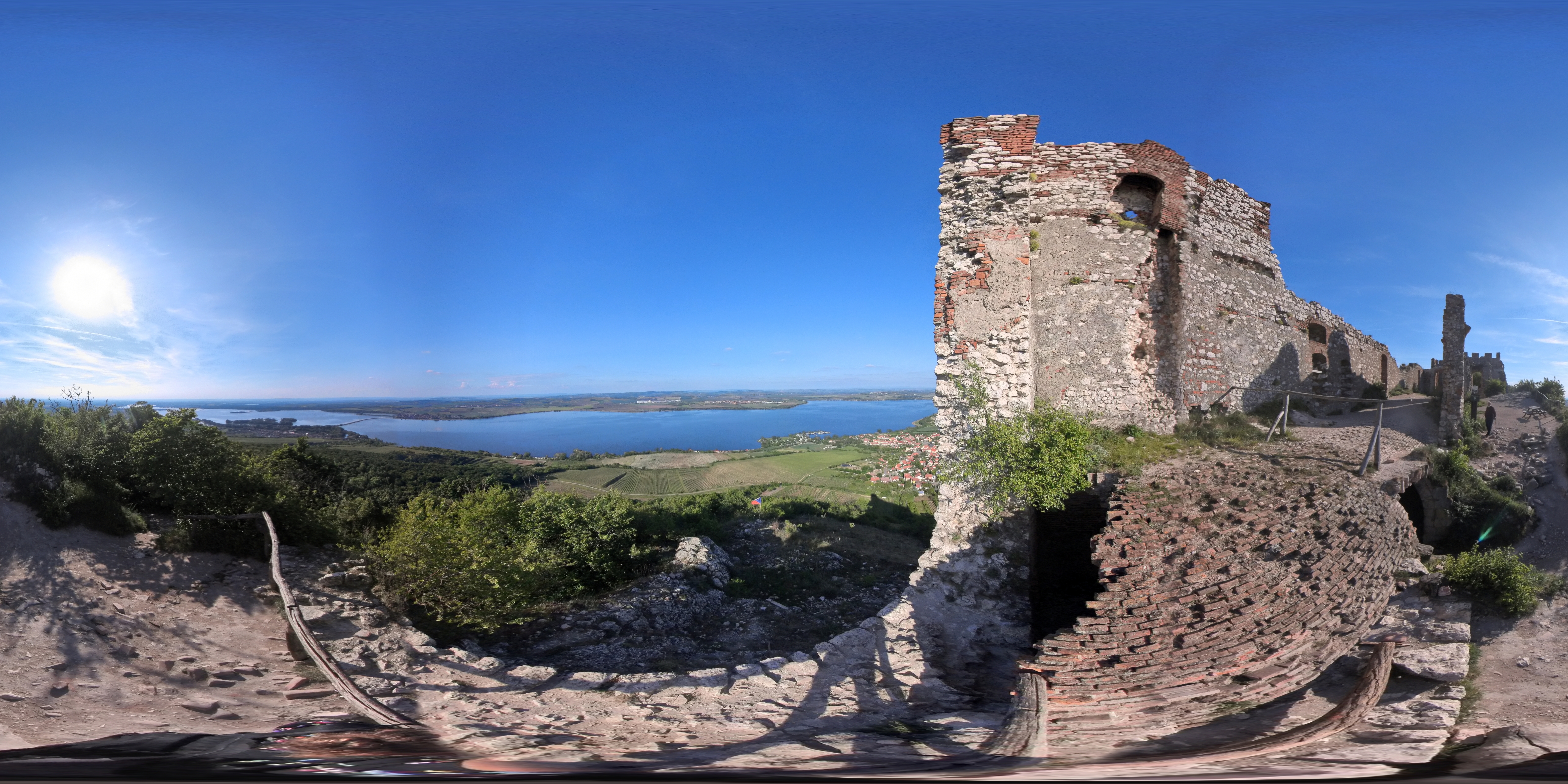 CZ_Děvíčky Castle